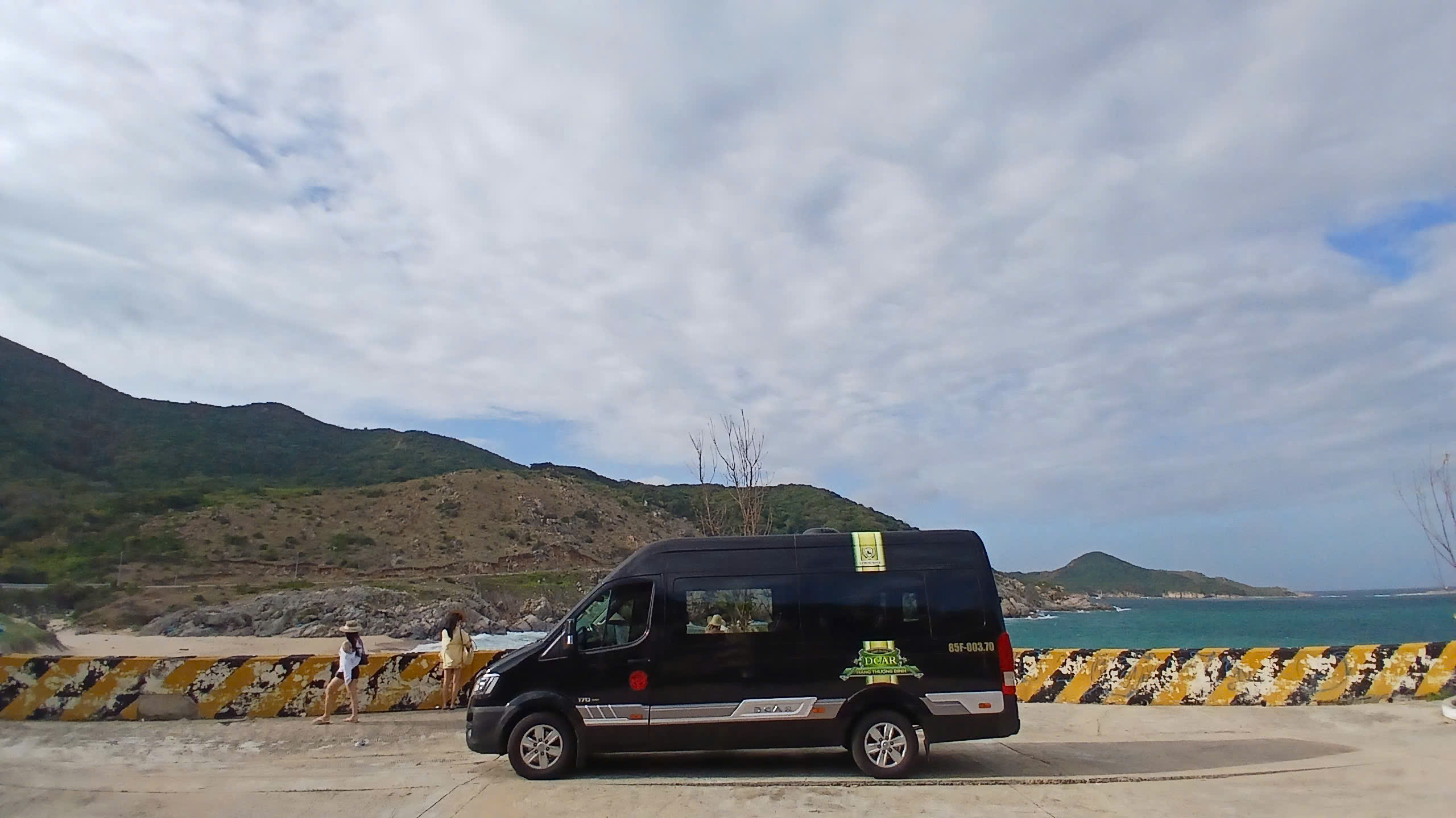 Thuê xe Limousine đi Vĩnh Hy từ TP.HCM