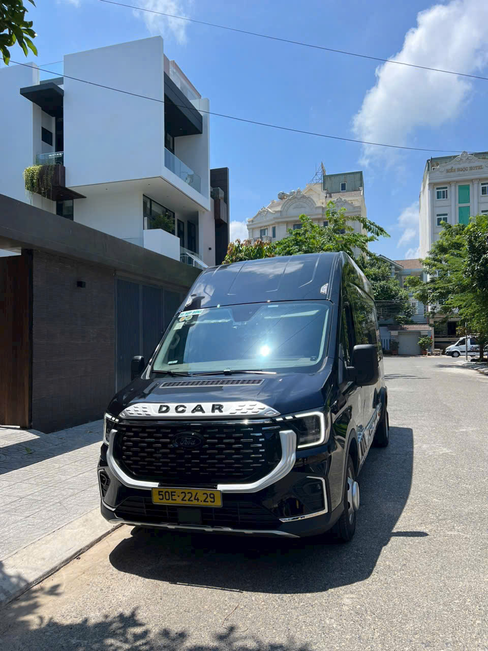 Thuê xe Limousine đưa đón tận nơi Vĩnh Hy