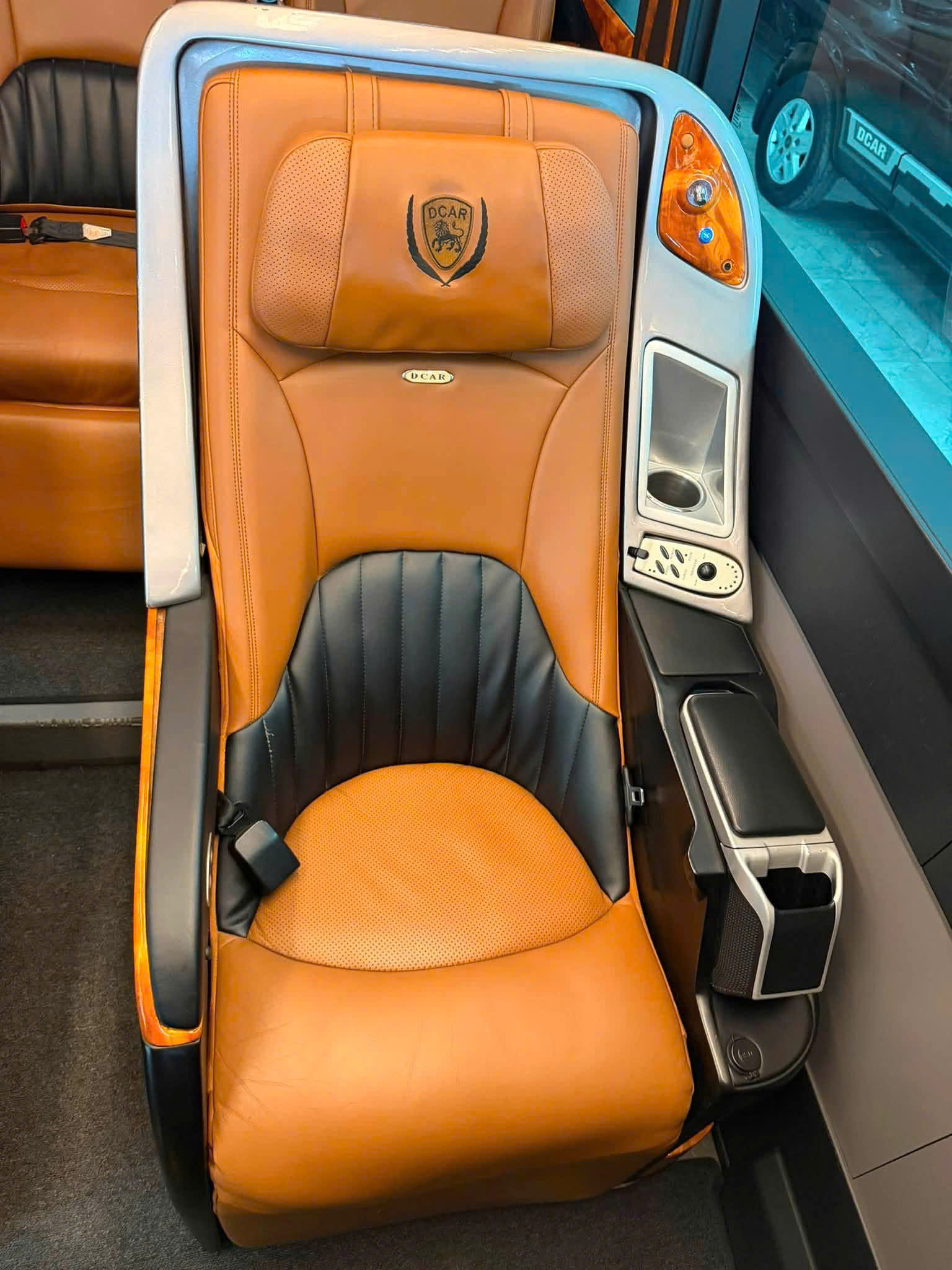 Thuê xe Limousine HCM đi Cam Ranh cao cấp