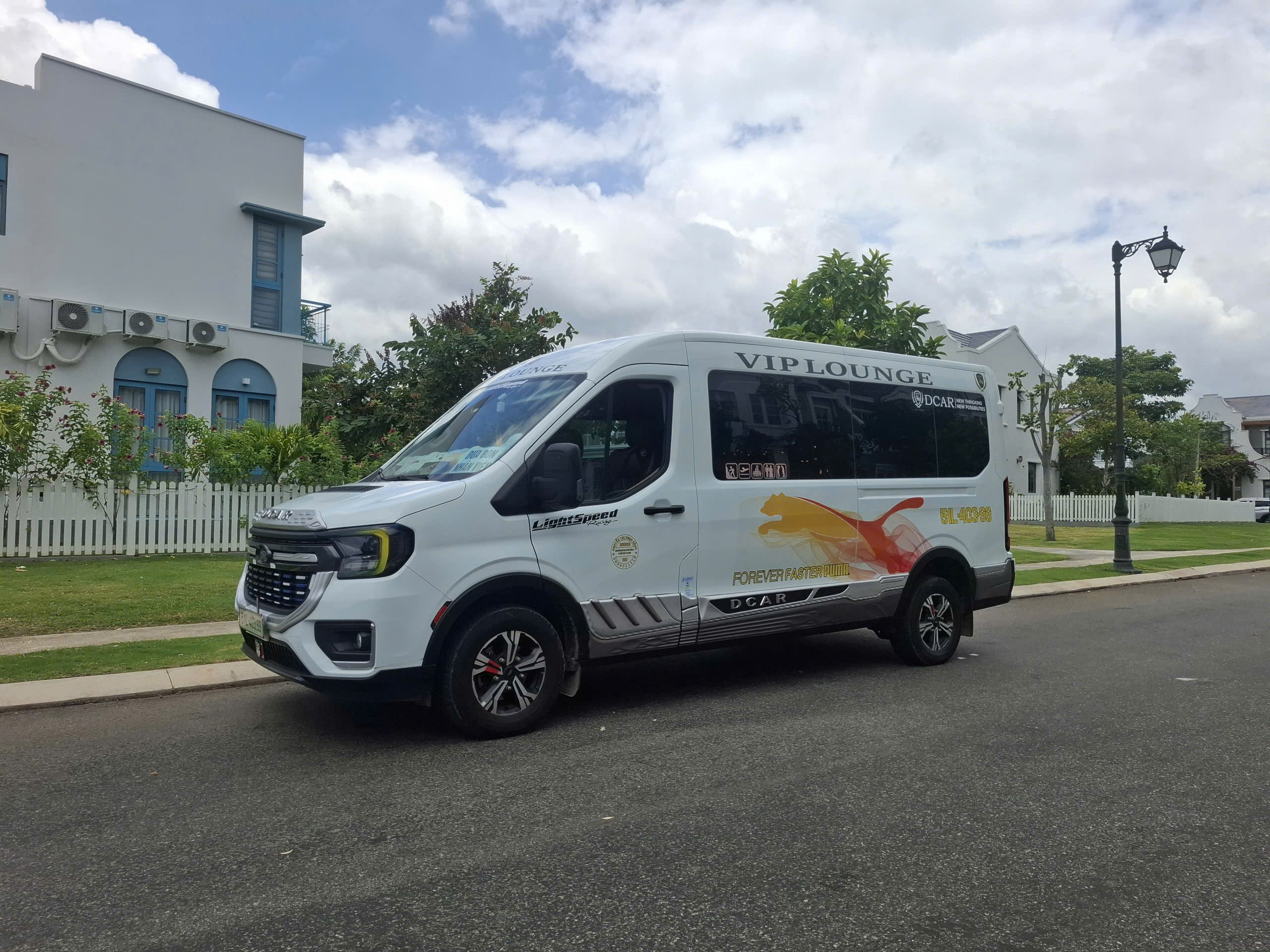 Thuê xe Limousine HCM đi Cam Ranh cao cấp