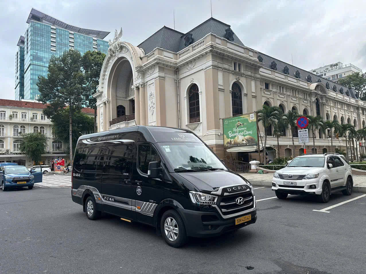 Thuê xe Limousine HCM đi Cam Ranh cho gia đình
