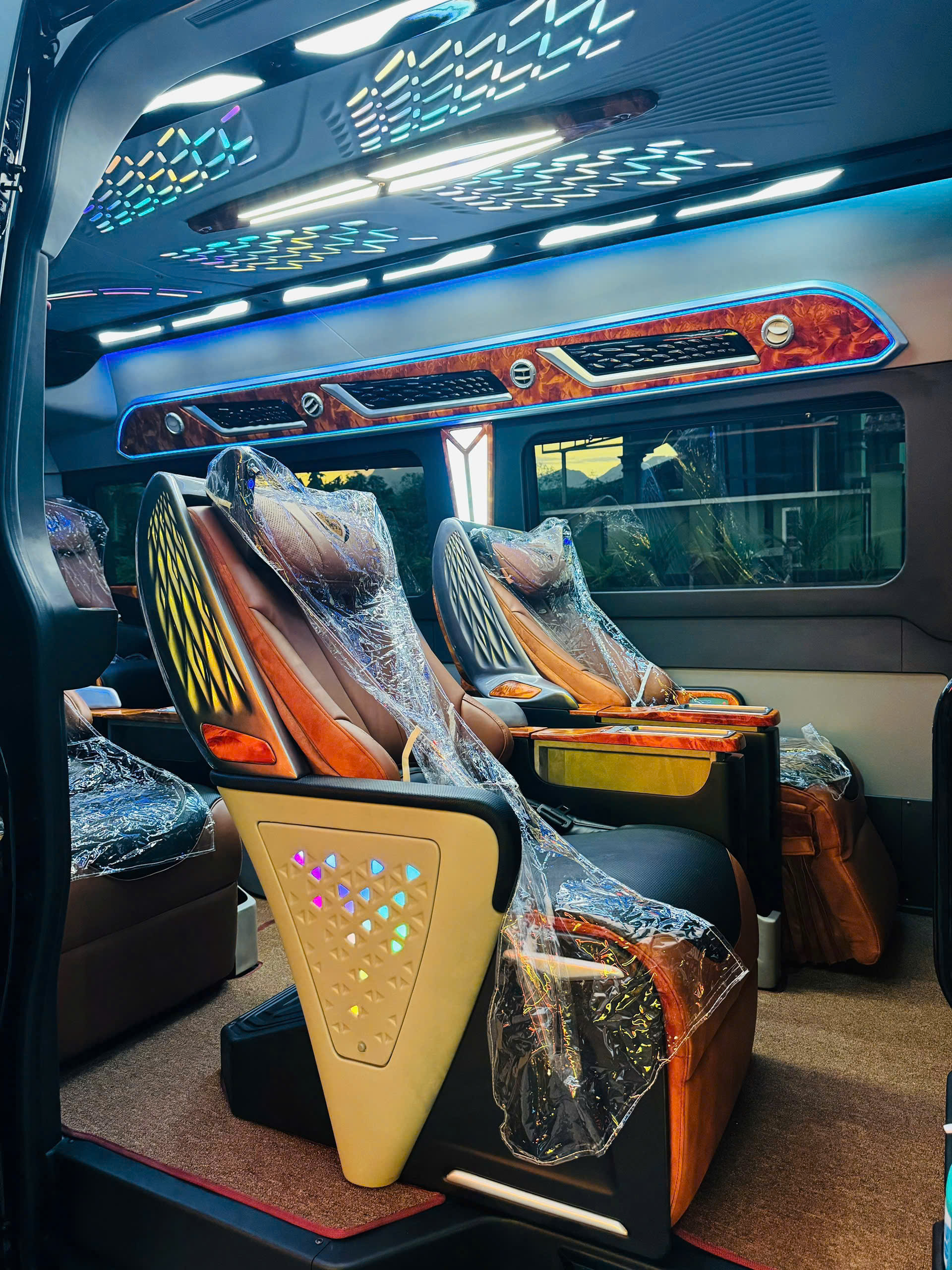 Thuê xe Limousine HCM đi Cam Ranh giá tốt