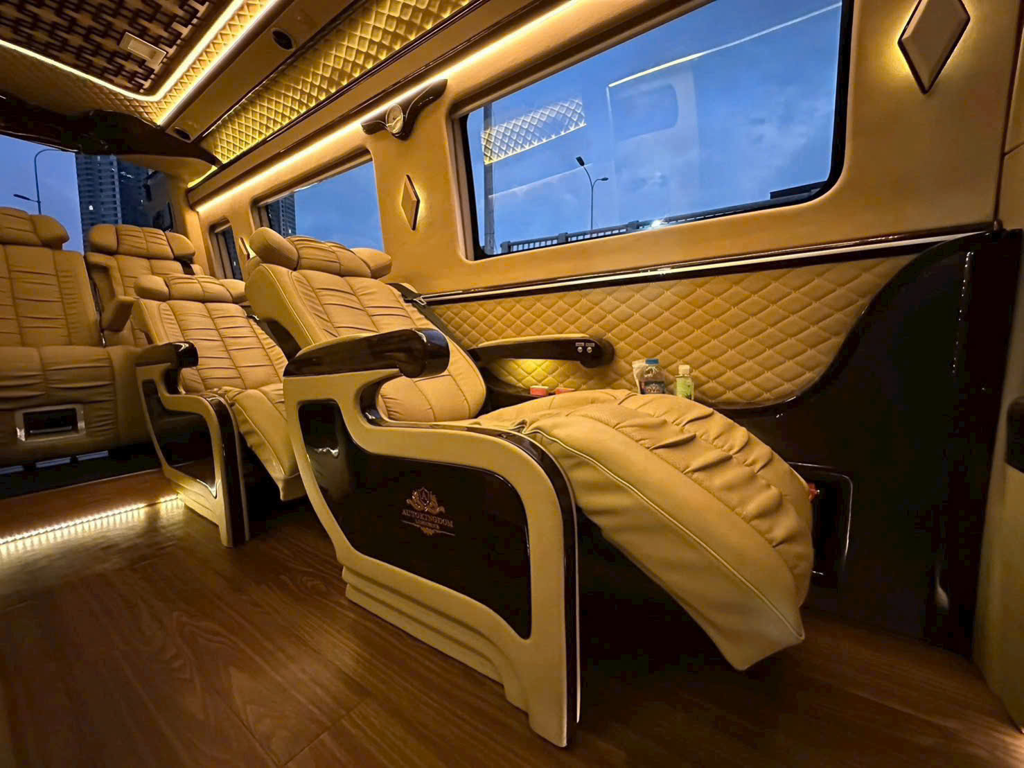 Thuê xe Limousine HCM đi Cam Ranh giá tốt