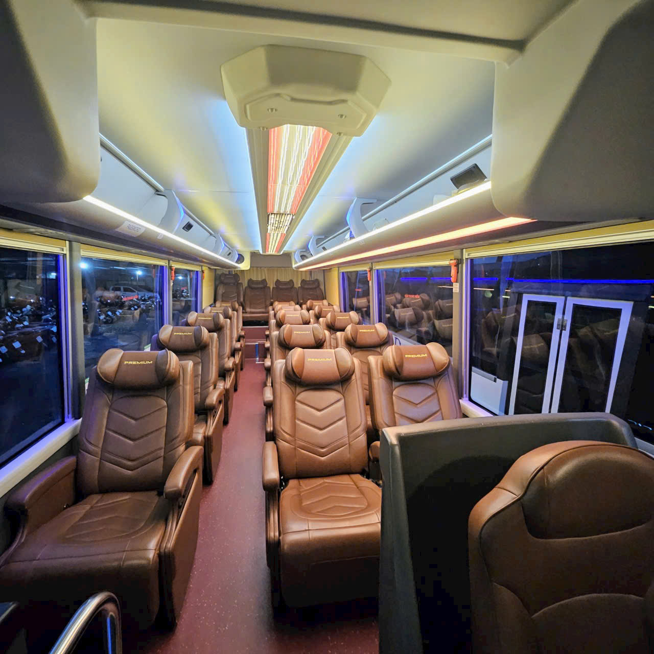 Thuê xe Limousine HCM đi Cam Ranh theo yêu cầu