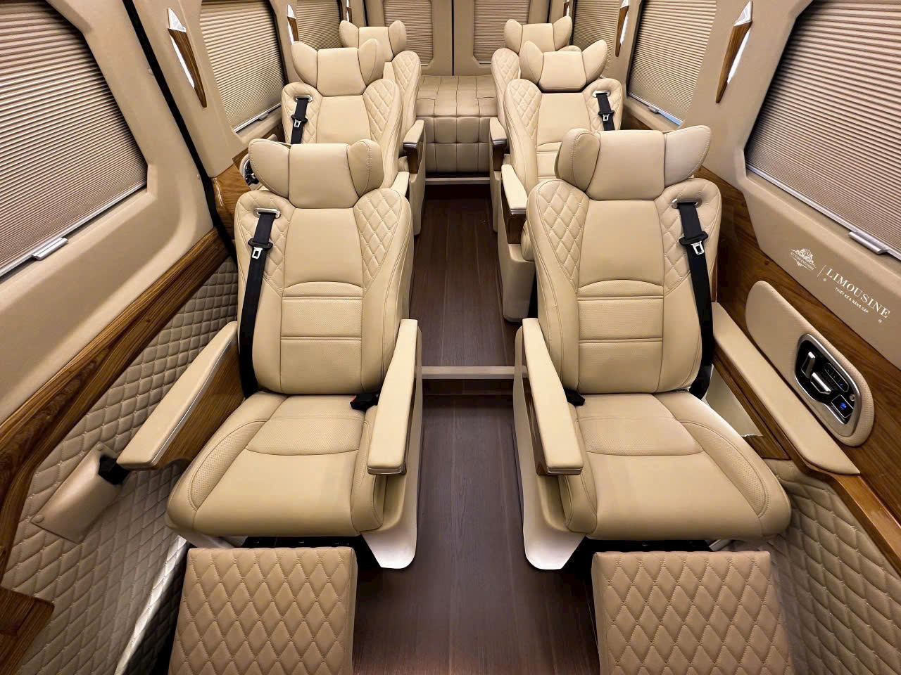 Thuê xe Limousine HCM đi Cam Ranh trọn gói