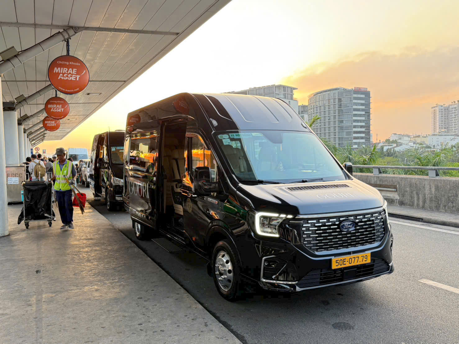 Thuê xe Limousine hợp đồng Sài Gòn đi Cam Ranh
