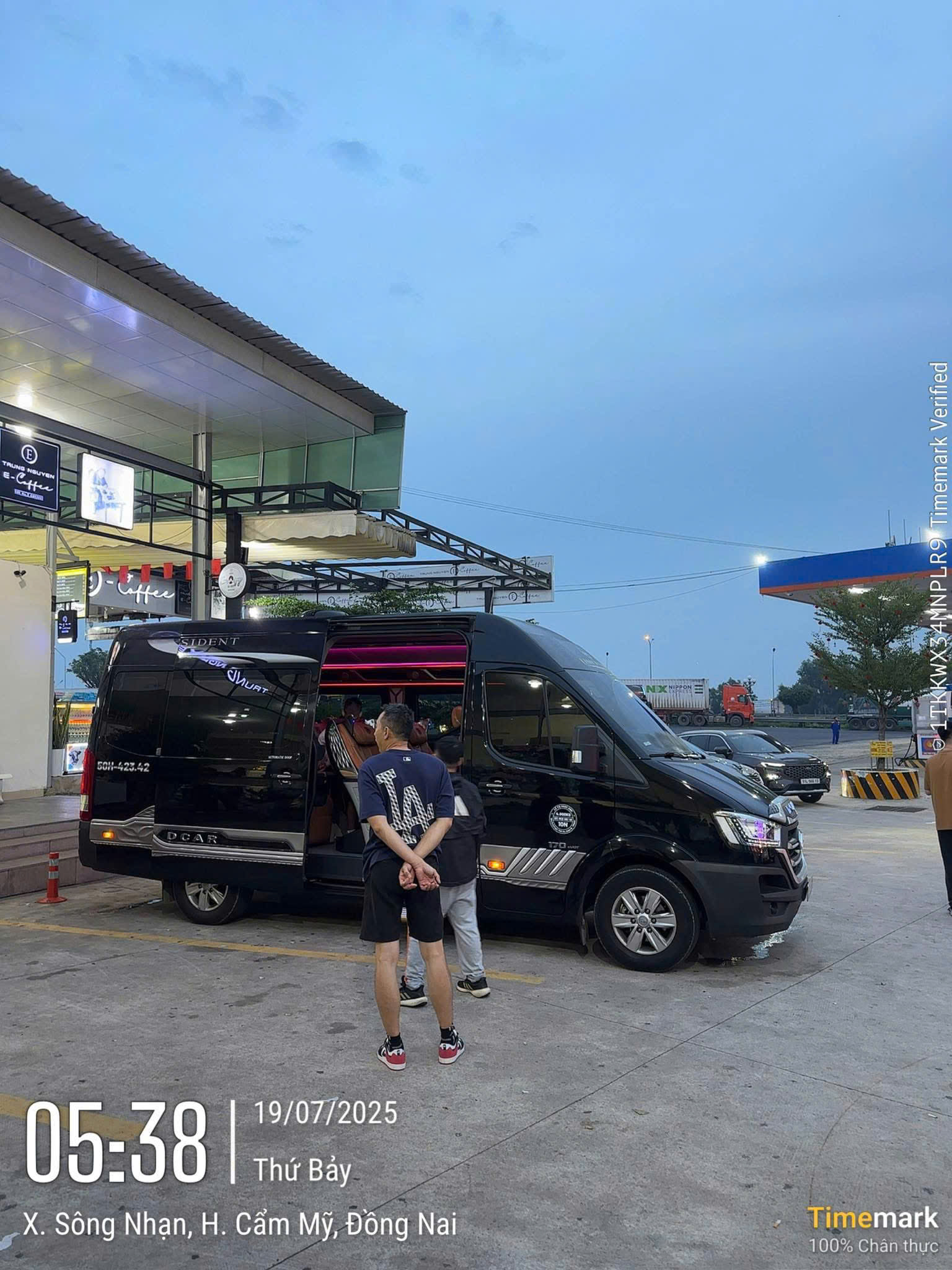 Thuê xe limousine Ninh Thuận đi Sài Gòn trọn gói