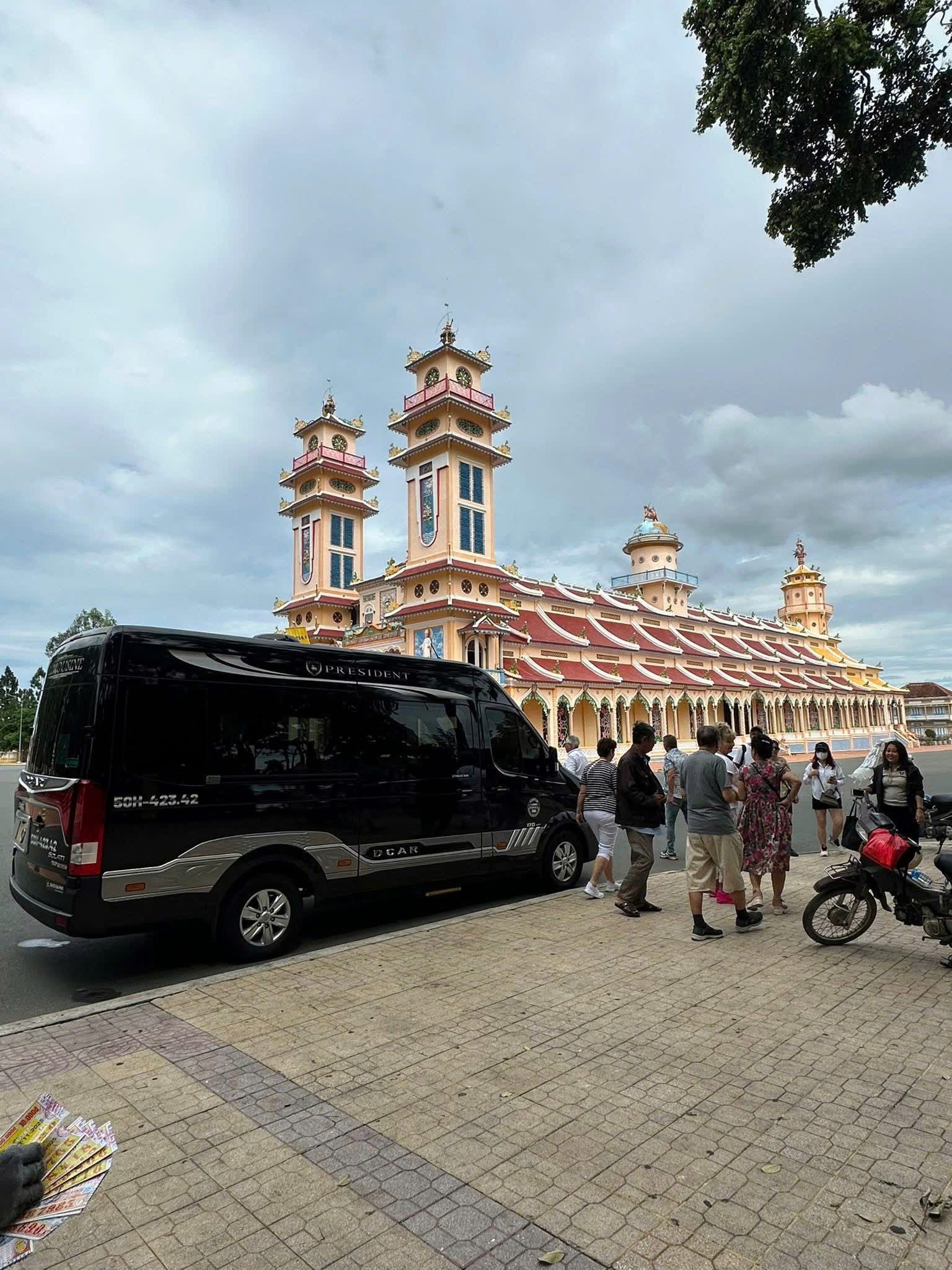 Thuê xe limousine Ninh Thuận Sài Gòn đón tận nhà