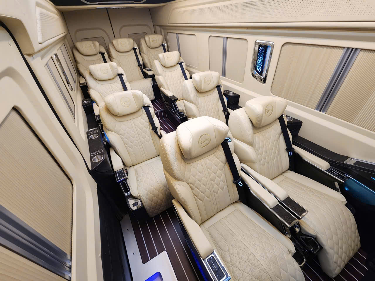 Thuê xe Limousine Phan Rang đi Sài Gòn cho gia đình