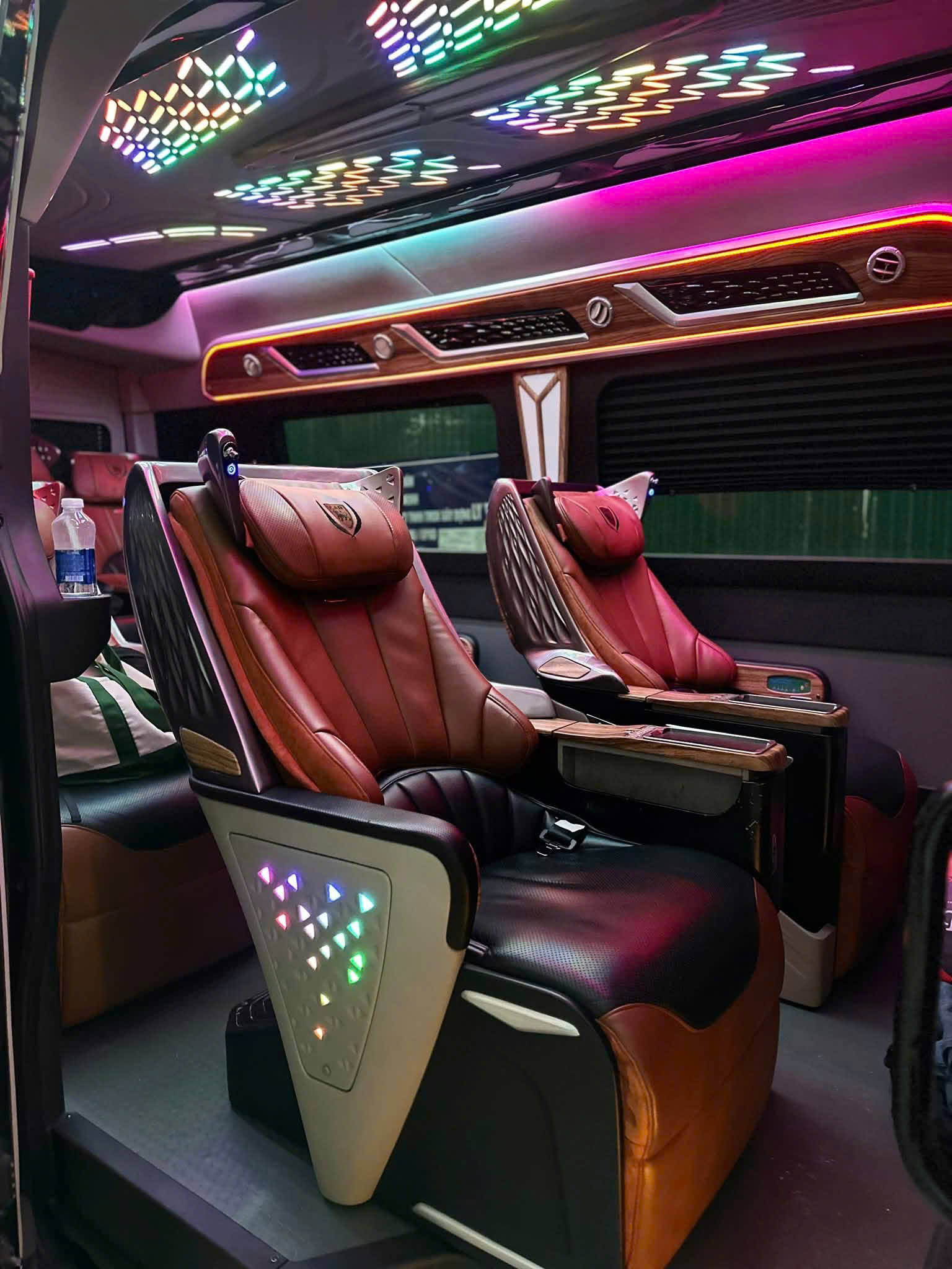 Thuê xe Limousine Phan Rang đi Sài Gòn cho gia đình