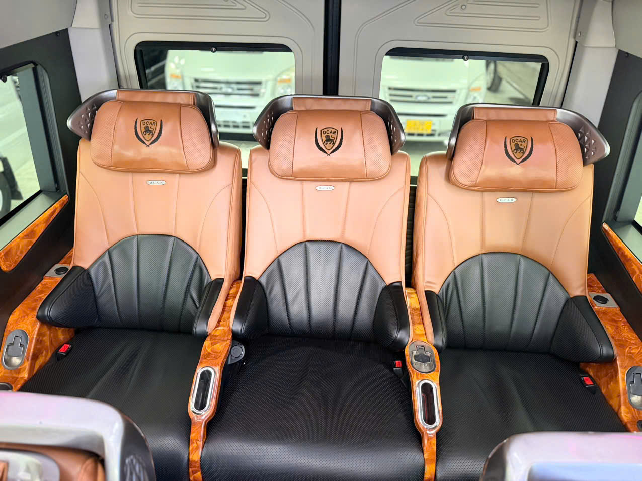 Thuê xe Limousine Quận 3 đi Cam Ranh