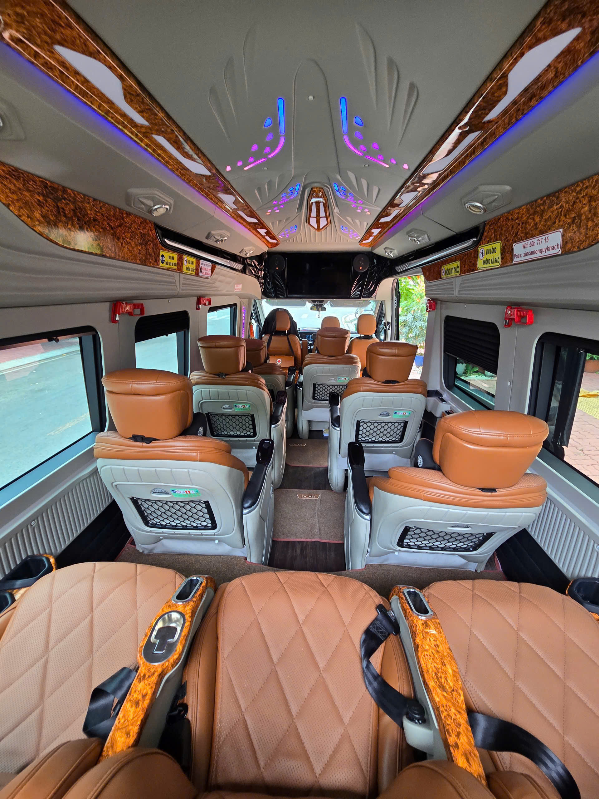 Thuê xe Limousine Quận 3 đi Cam Ranh