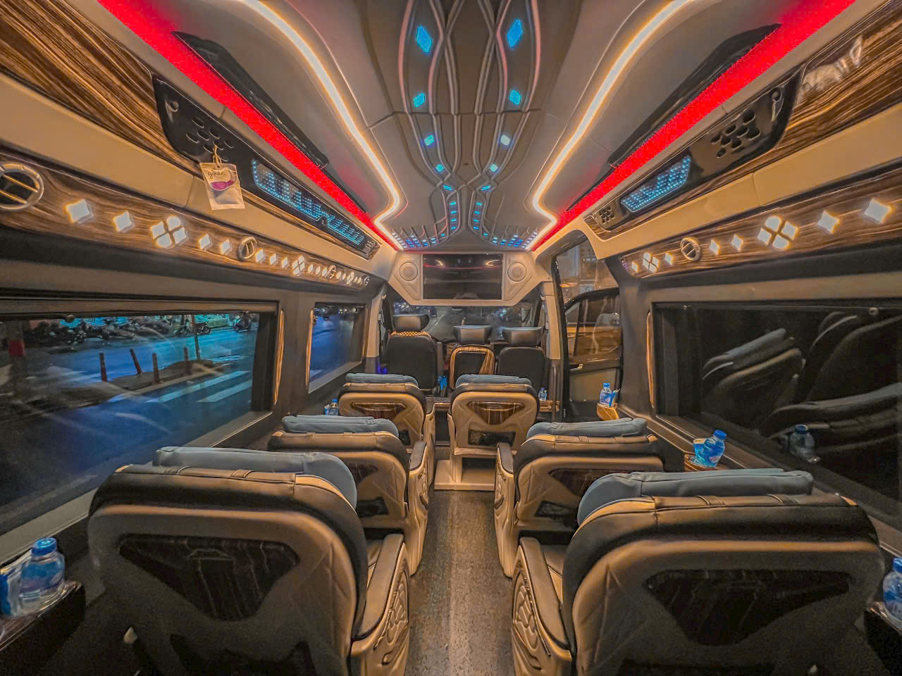 Thuê xe Limousine riêng Sài Gòn - Cam Ranh