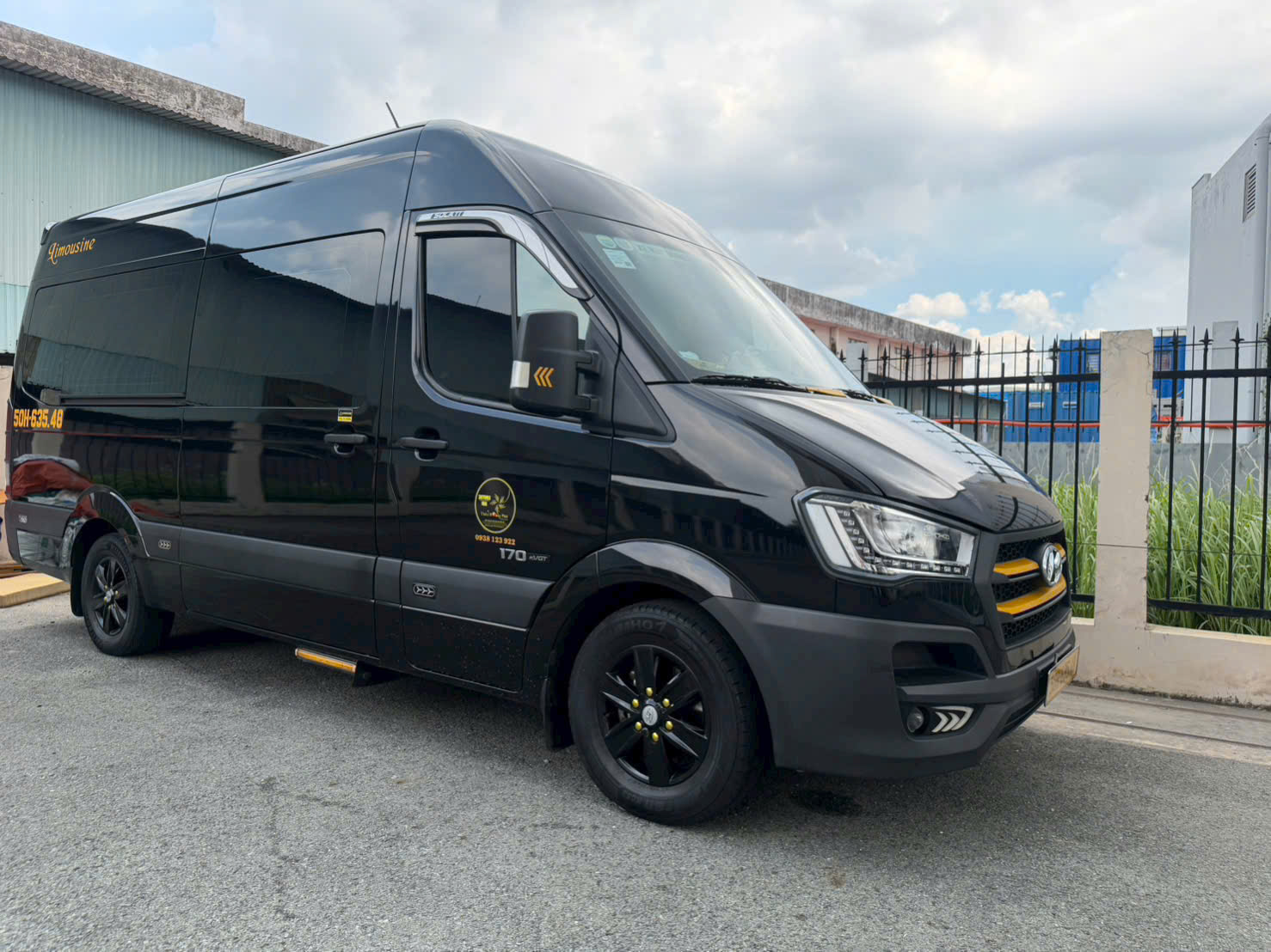 Thuê xe Limousine Sài Gòn - Cam Ranh giá tốt