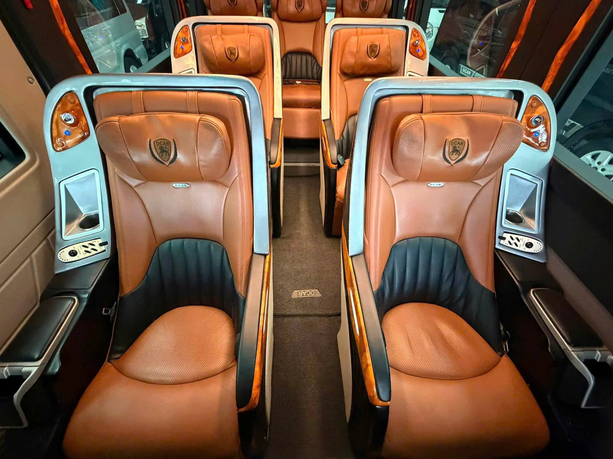 Thuê xe Limousine Sài Gòn đi Cam Ranh cao cấp