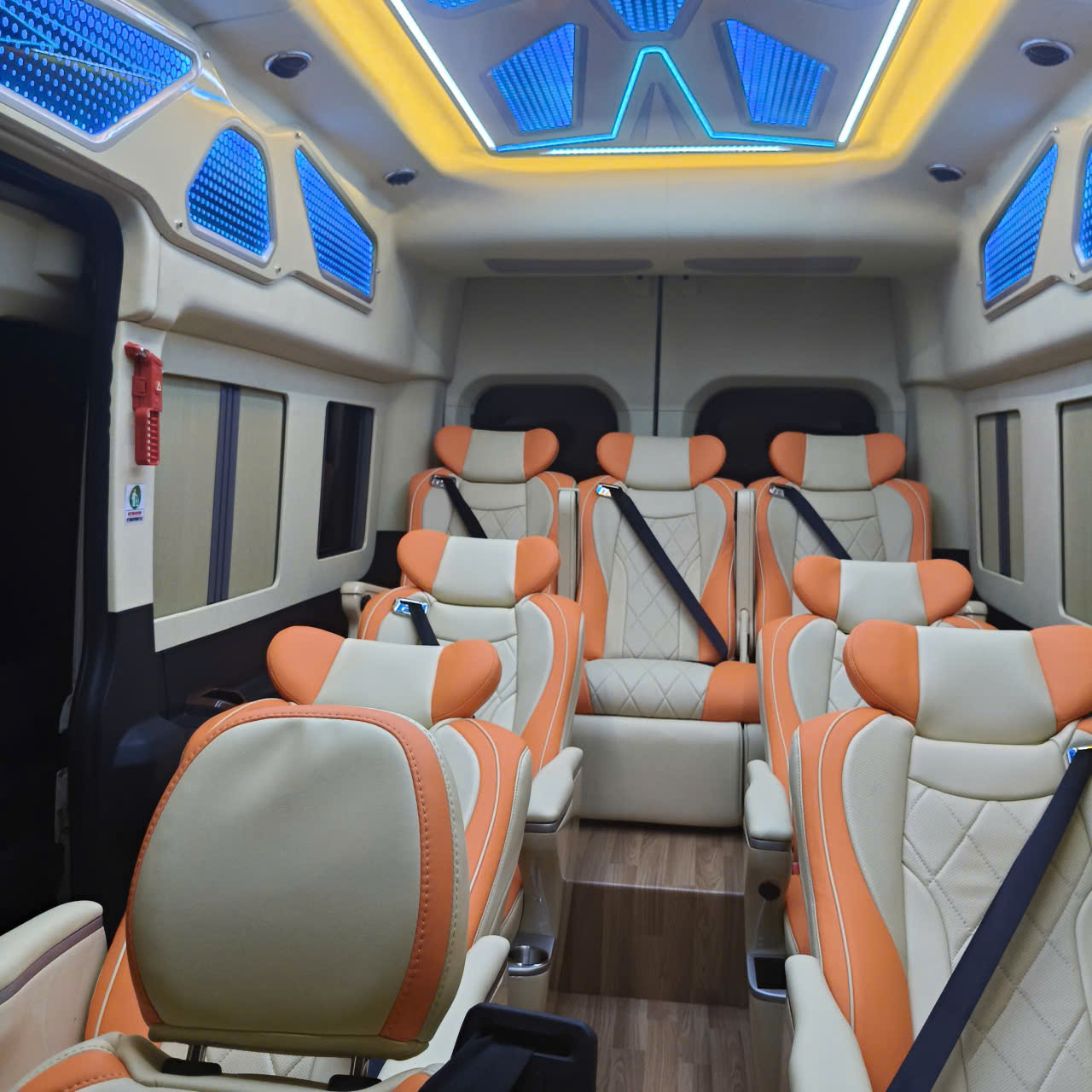Thuê xe Limousine Sài Gòn đi Cam Ranh cao cấp