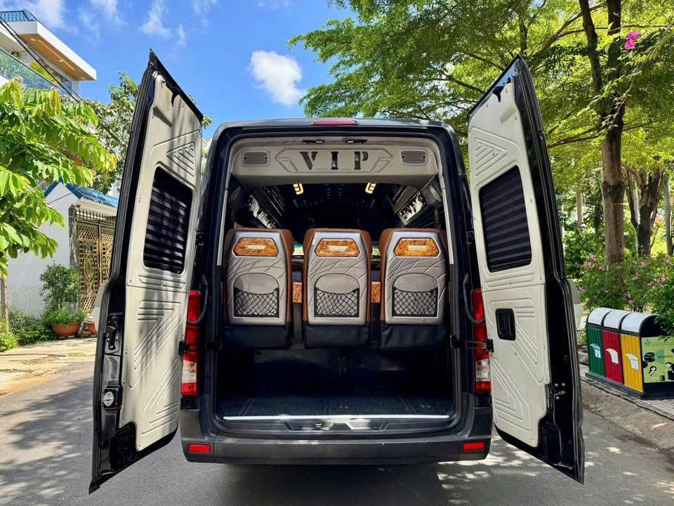 Thuê xe Limousine Sài Gòn đi Cam Ranh