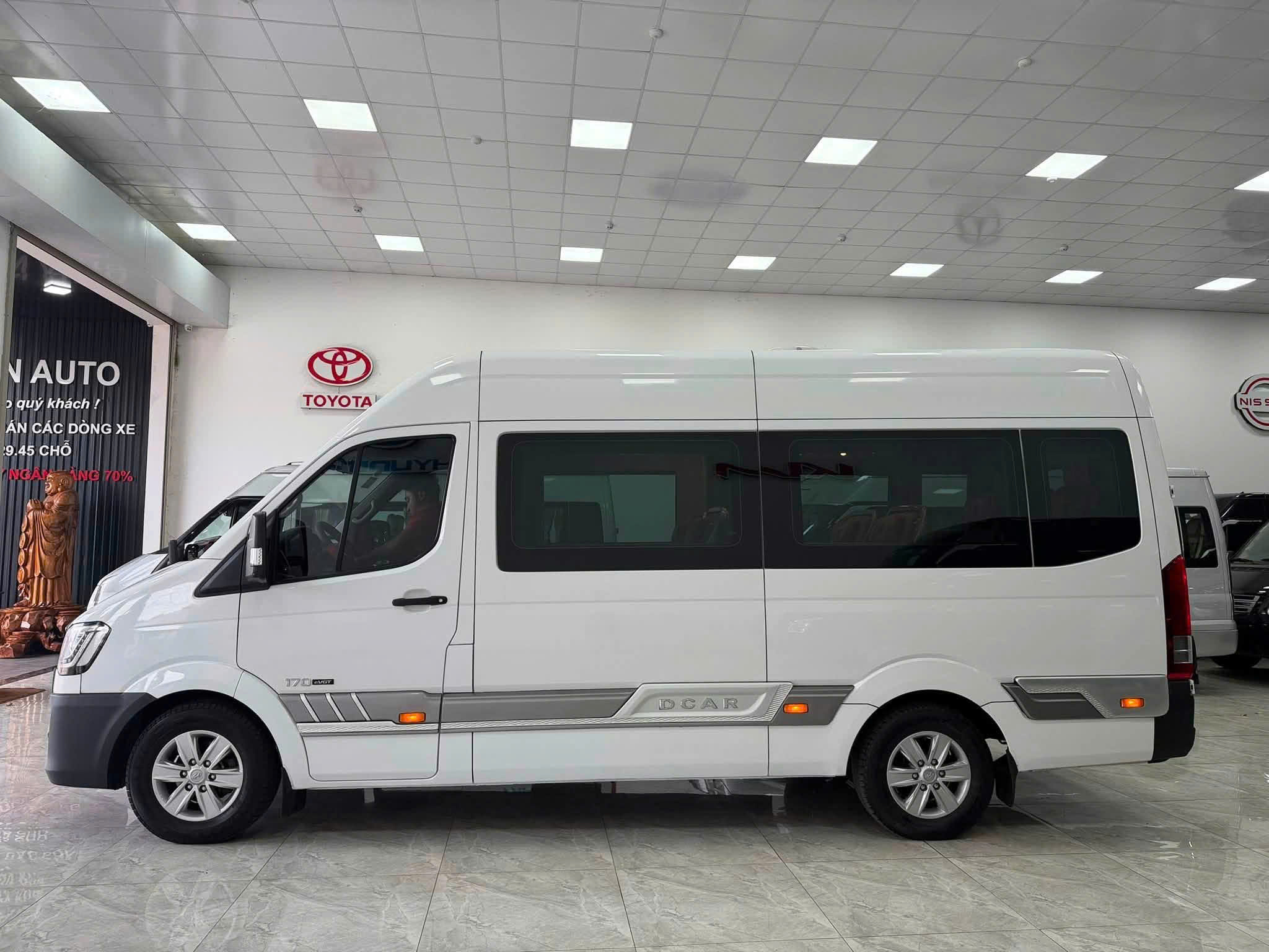 Thuê xe Limousine Sài Gòn đi Cam Ranh cho nhóm bạn