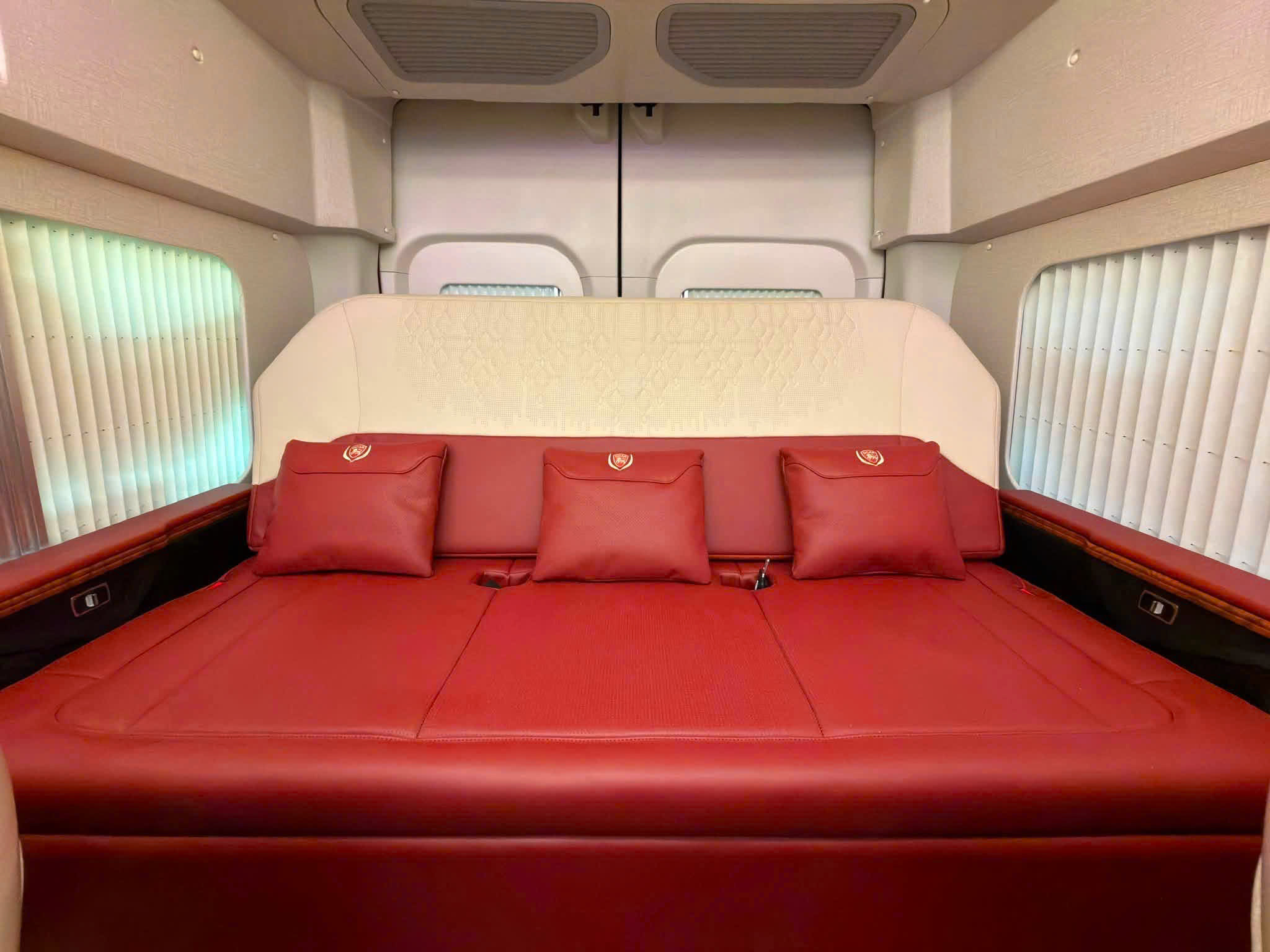 Thuê xe Limousine Sài Gòn đi Cam Ranh cho nhóm bạn