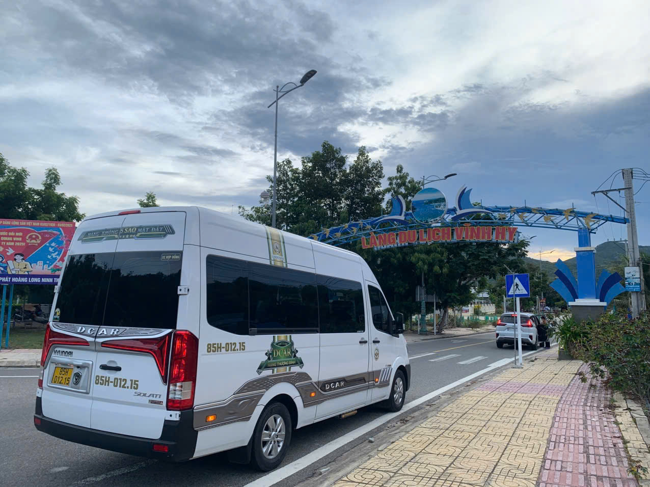 Thuê xe Limousine Sài Gòn đi Cam Ranh có tài xế