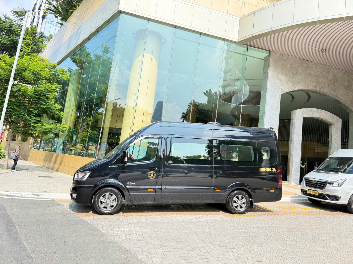 Thuê xe Limousine Sài Gòn đi Cam Ranh giá rẻ