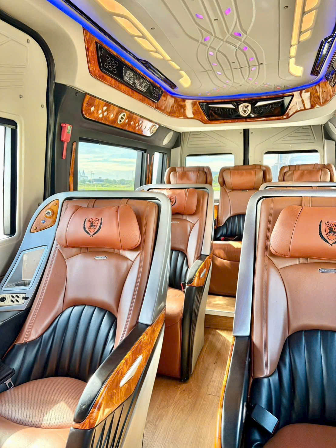 Thuê xe Limousine Sài Gòn đi Cam Ranh giá rẻ