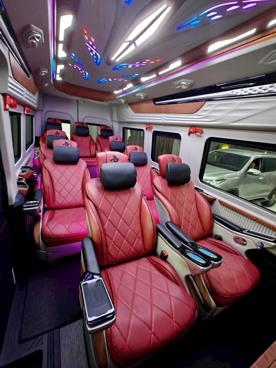 Thuê xe Limousine Sài Gòn đi Cam Ranh giá rẻ