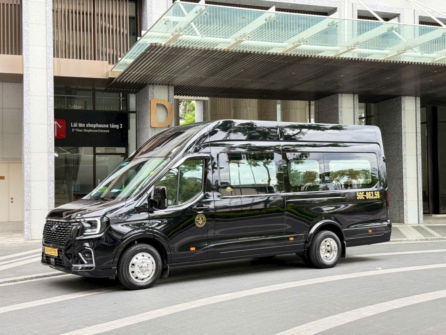 Thuê xe Limousine Sài Gòn đi Cam Ranh hỗ trợ 24/7