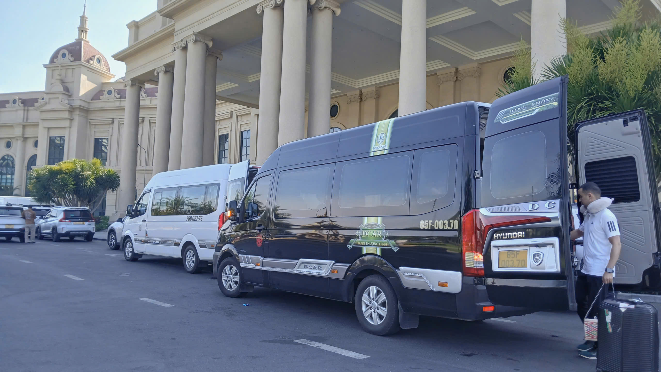 Thuê xe Limousine Sài Gòn đi Cam Ranh hỗ trợ 24/7