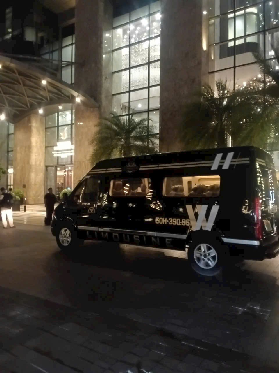 Thuê xe Limousine Sài Gòn đi Cam Ranh hỗ trợ 24/7