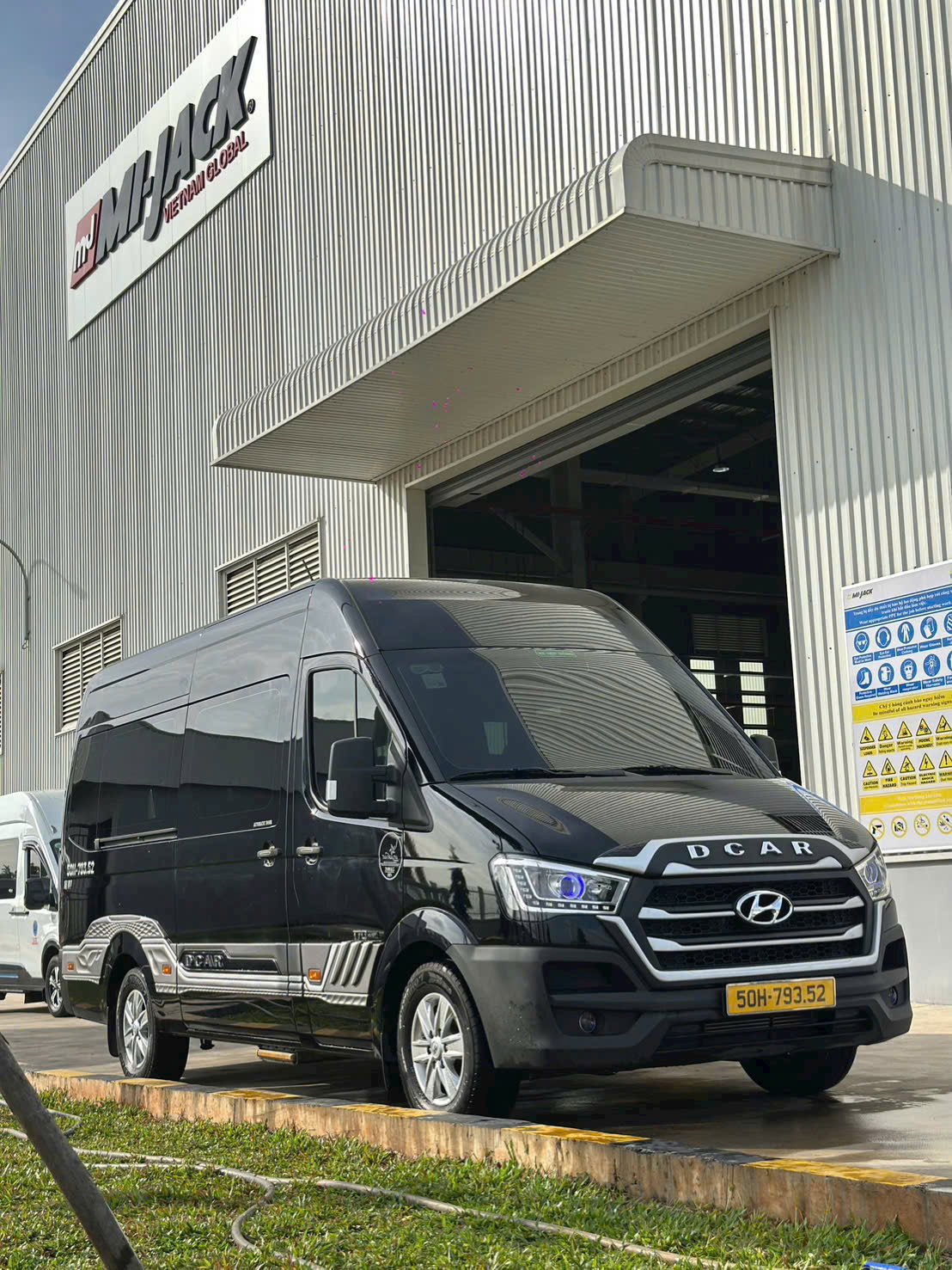 Thuê xe Limousine Sài Gòn đi Cam Ranh không ghép