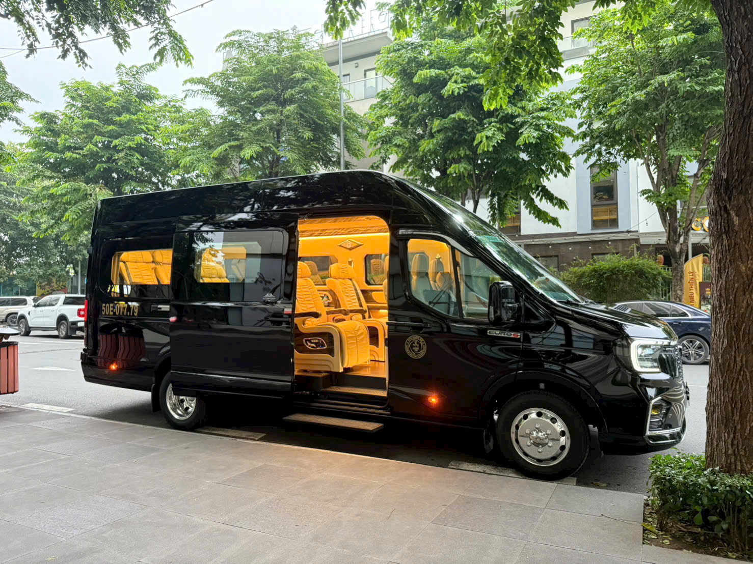 Thuê xe Limousine Sài Gòn đi Cam Ranh không ghép