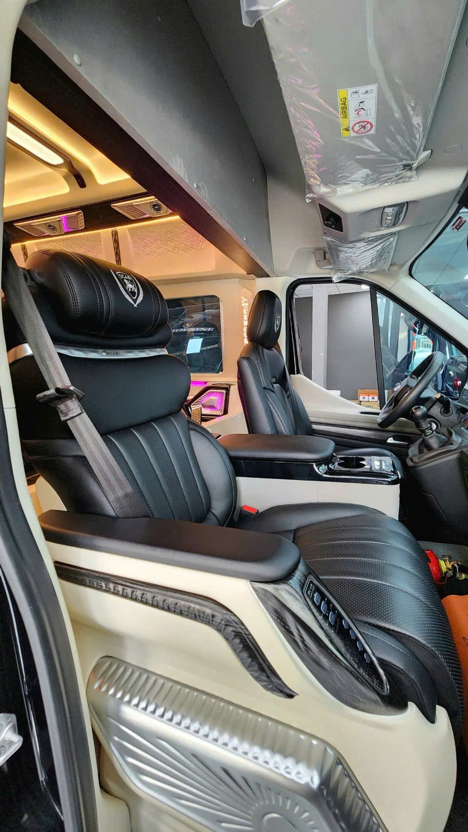 Thuê xe Limousine Sài Gòn đi Cam Ranh theo yêu cầu