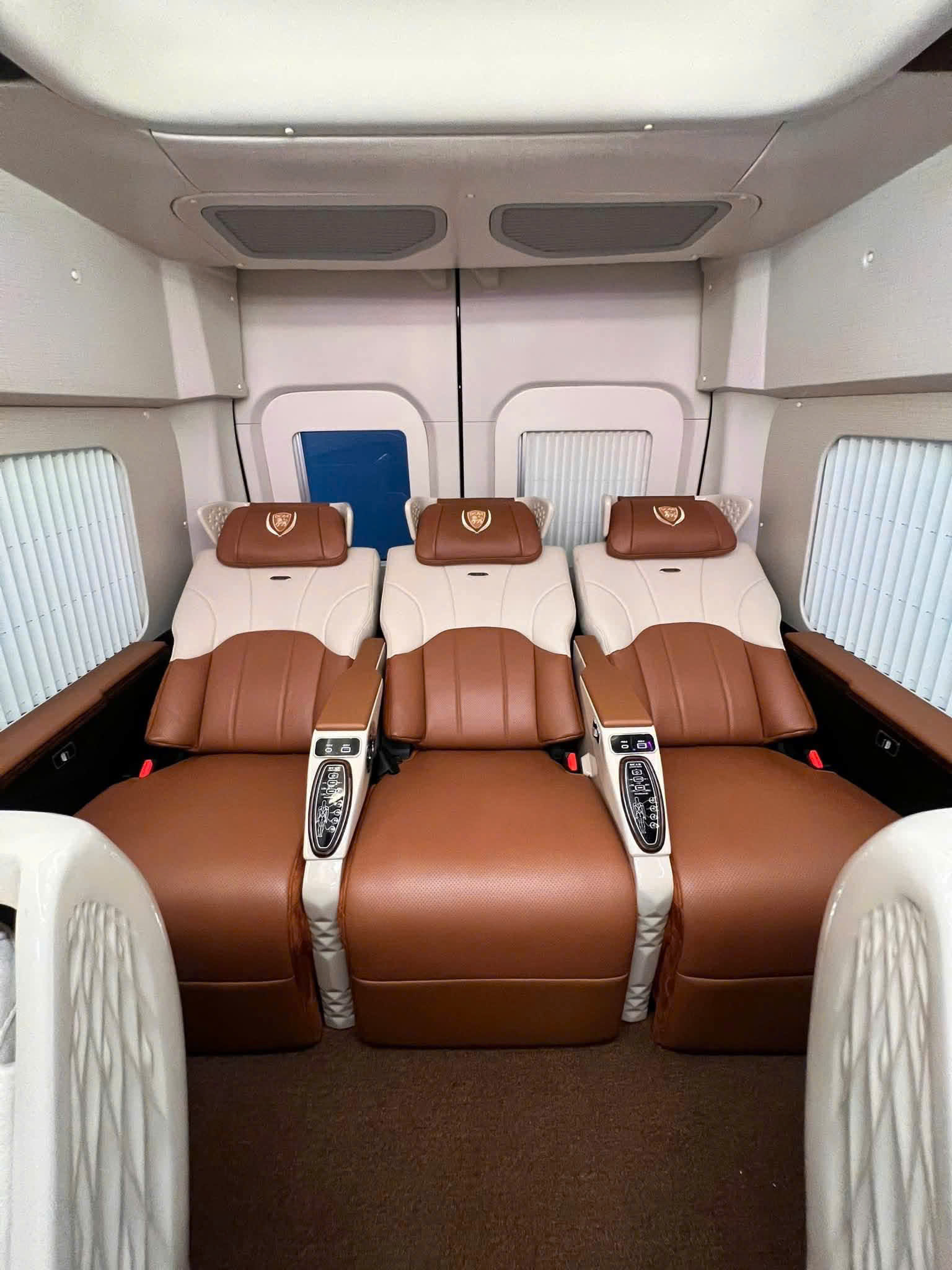Thuê xe Limousine Sài Gòn đi Cam Ranh trọn gói
