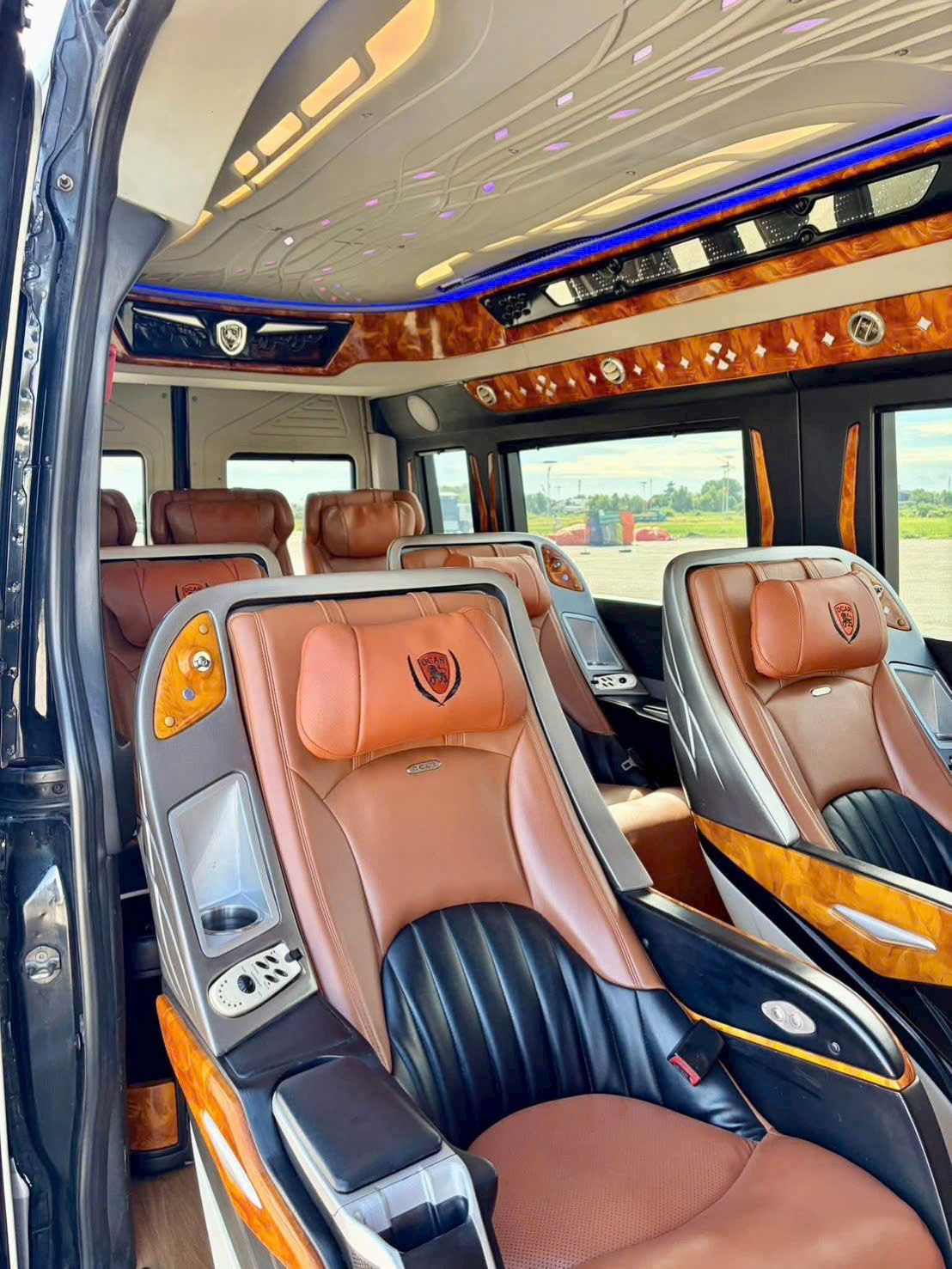 Thuê xe Limousine Sài Gòn đi Cam Ranh trọn gói