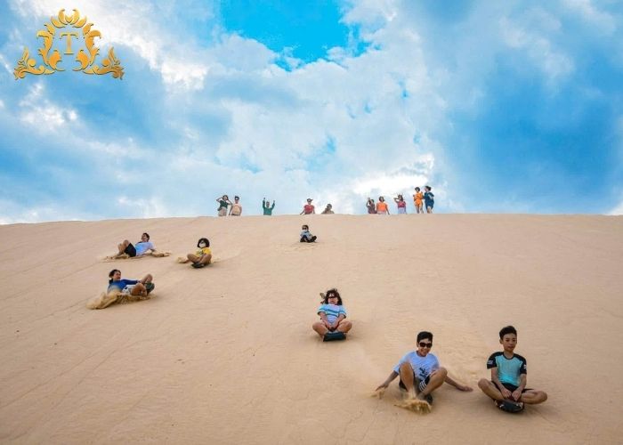 Những vật dụng giải trí cần chuẩn bị khi thuê xe limousine đường dài