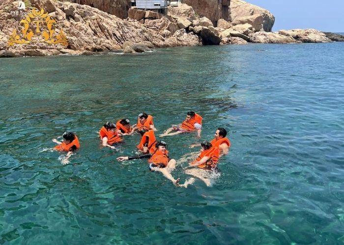 Tiện nghi hoàn hảo khi thuê xe limousine 9 chỗ VIP đi biển