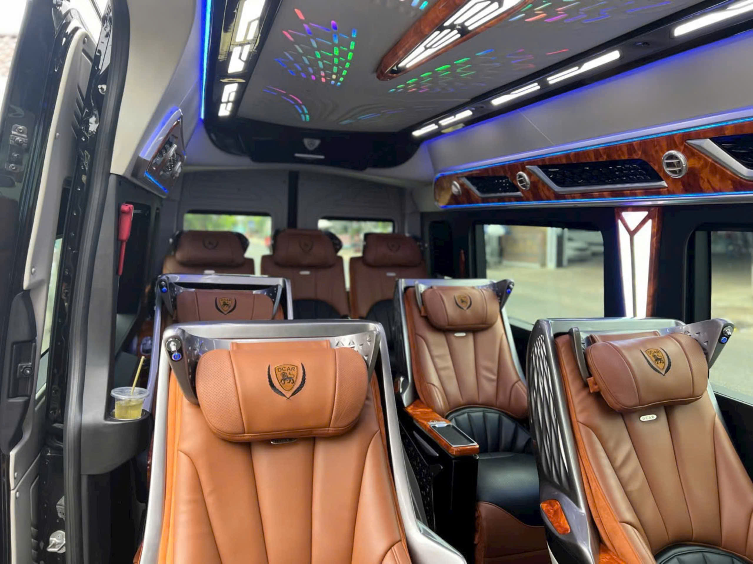 Thuê xe Limousine Sài Gòn – Vĩnh Hy cho tour du lịch