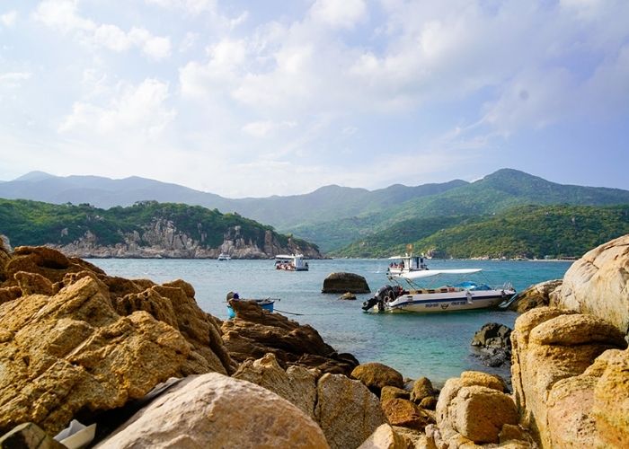 Vì sao tour du lịch ưu tiên thuê xe limousine Thanh Thảo?