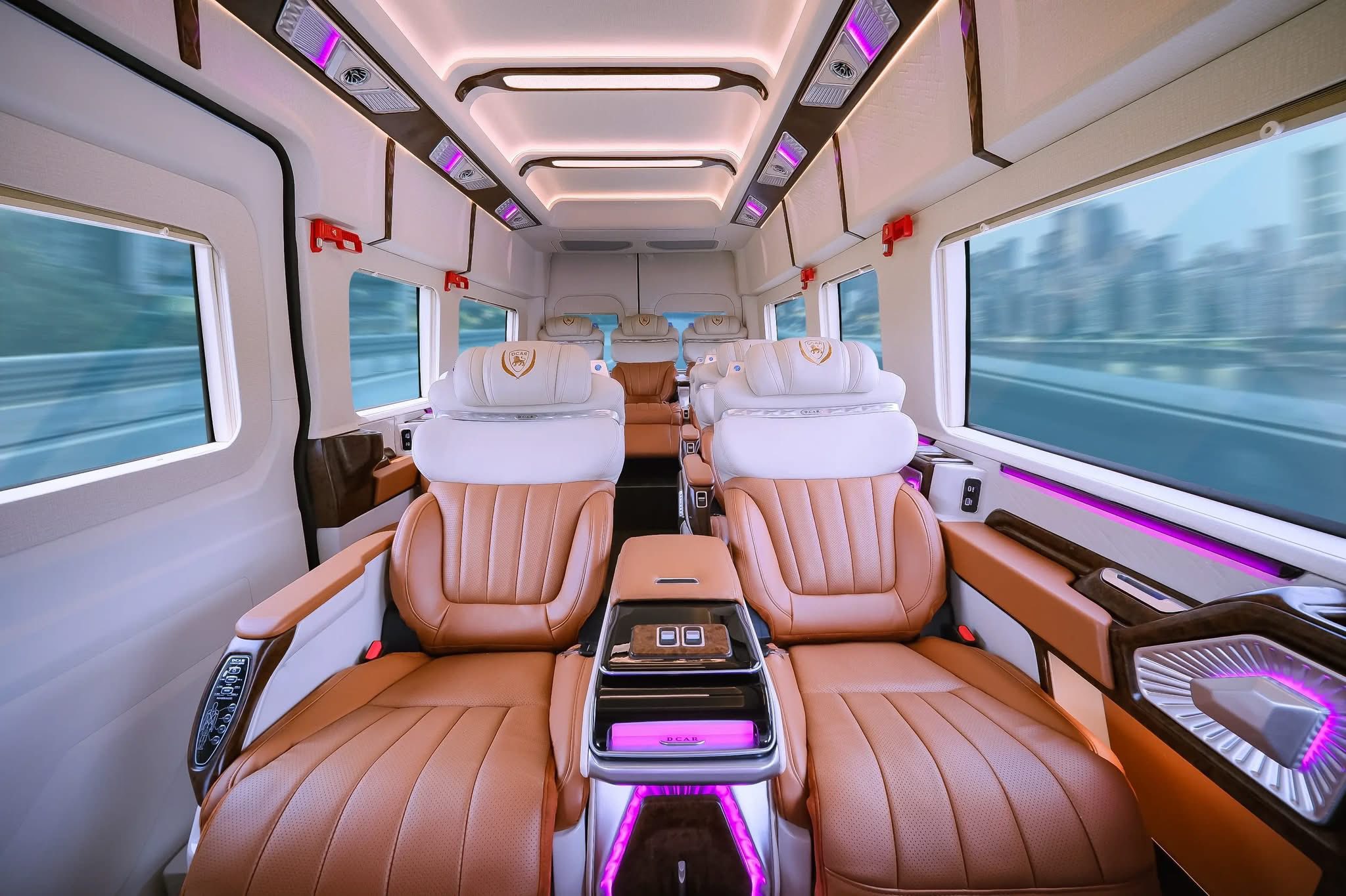 Thuê xe limousine đưa đón tận nơi và tài xế chuyên nghiệp