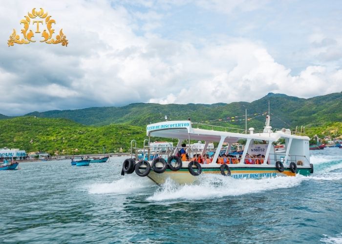 Trải nghiệm hoàn hảo khi thuê xe limousine cao cấp đi Vĩnh Hy