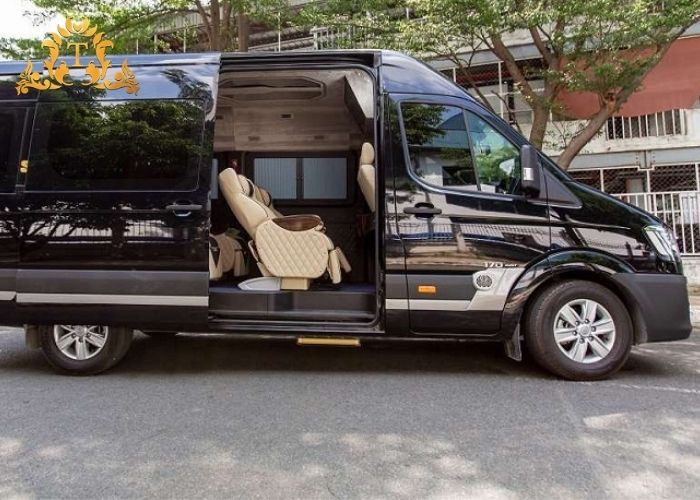 Lợi ích thuê xe limousine an toàn đi biển Vĩnh Hy