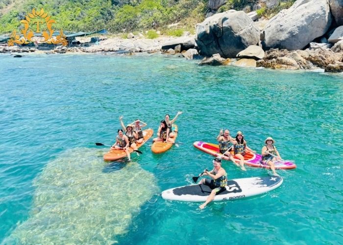 Đưa đón tận nơi khi thuê xe limousine Sài Gòn Vĩnh Hy êm ái