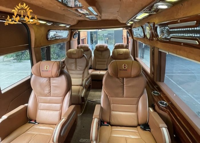 Tận hưởng sự xa hoa và tinh tế khi thuê xe limousine Sài Gòn đi Vĩnh Hy
