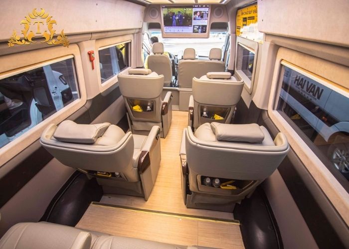 Tiện nghi hoàn hảo khi thuê xe limousine chạy xuyên màn đêm an toàn