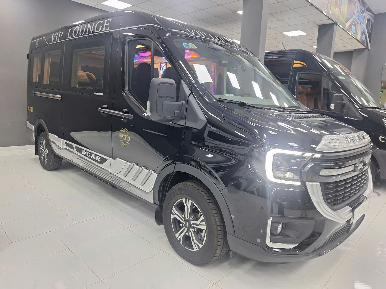 Thuê xe Limousine Tân Bình đi Cam Ranh
