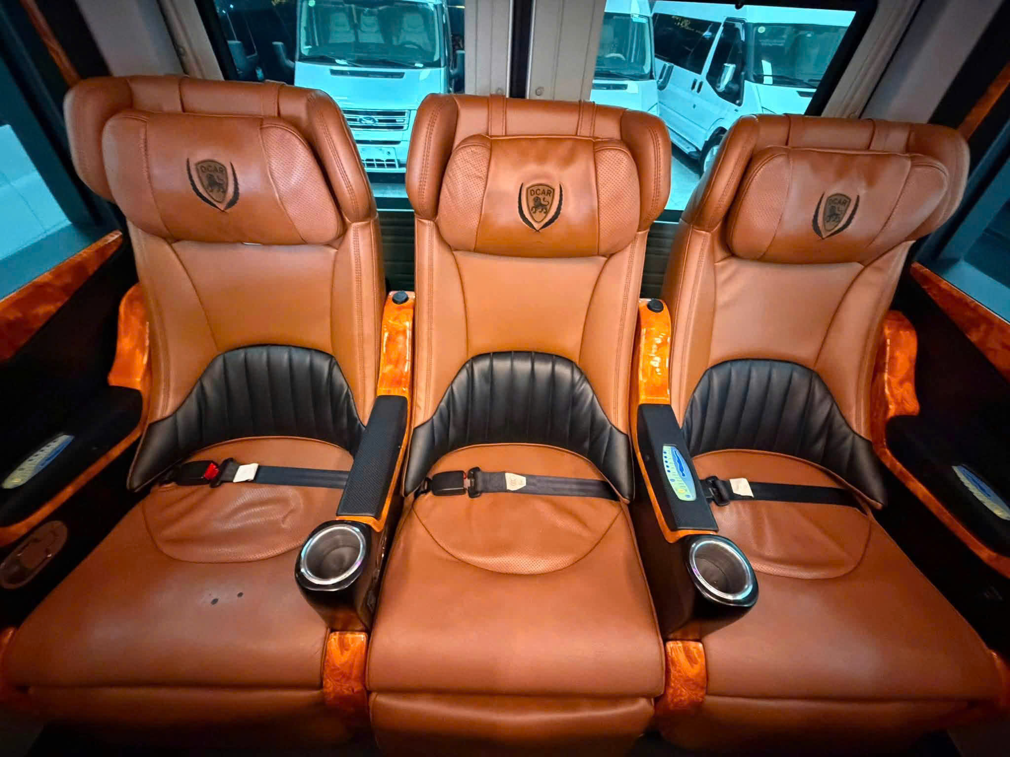 Thuê xe Limousine Tân Sơn Nhất đi Cam Ranh