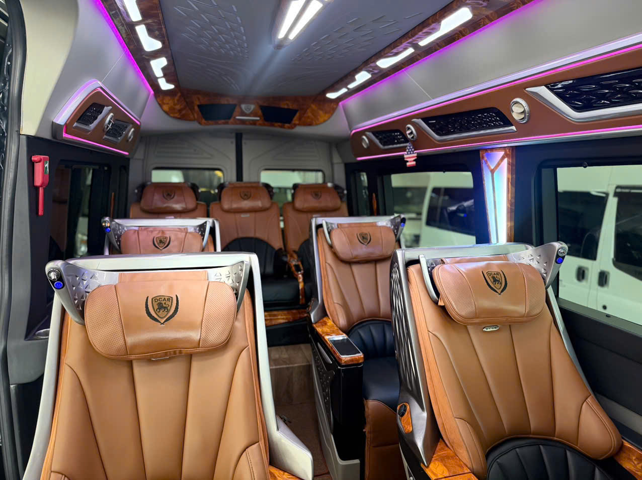 Thuê xe Limousine TPHCM đi Cam Ranh