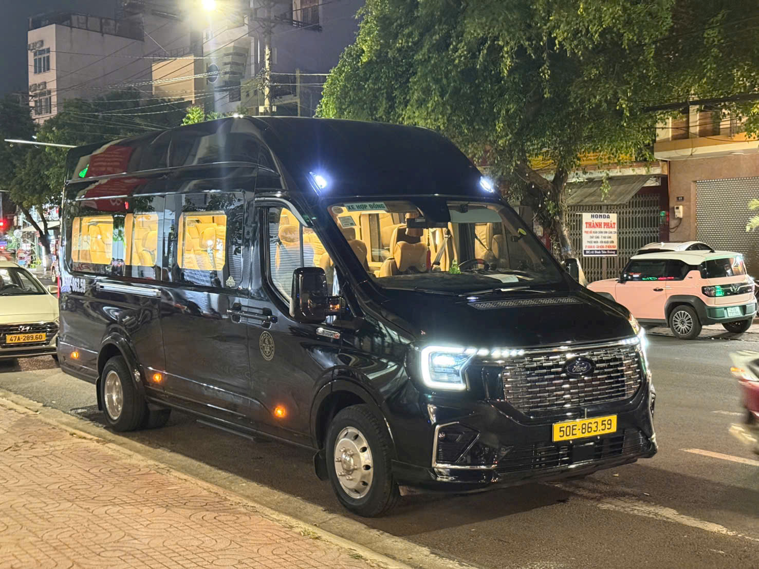 Thuê xe Limousine TPHCM đi Cam Ranh