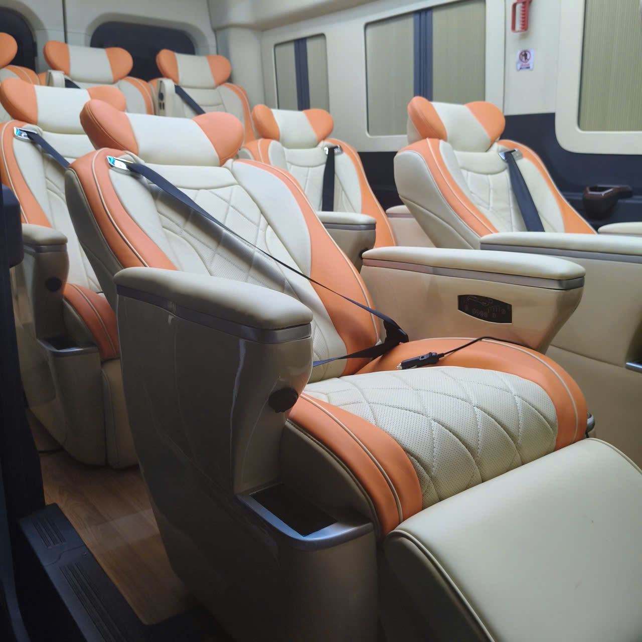 Thuê xe Limousine TPHCM đi resort Cam Ranh